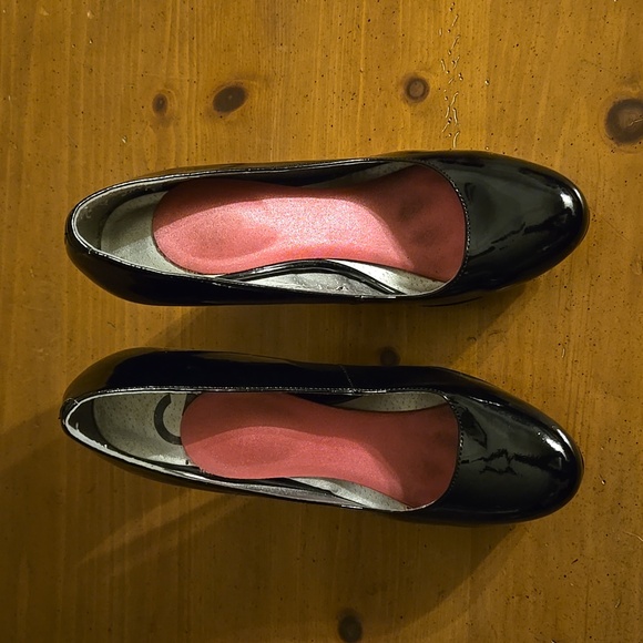 By Guess Size 9 M Women's Shiny Black High Heel Rounded Toe Slip On Pumps - Picture 7 of 11